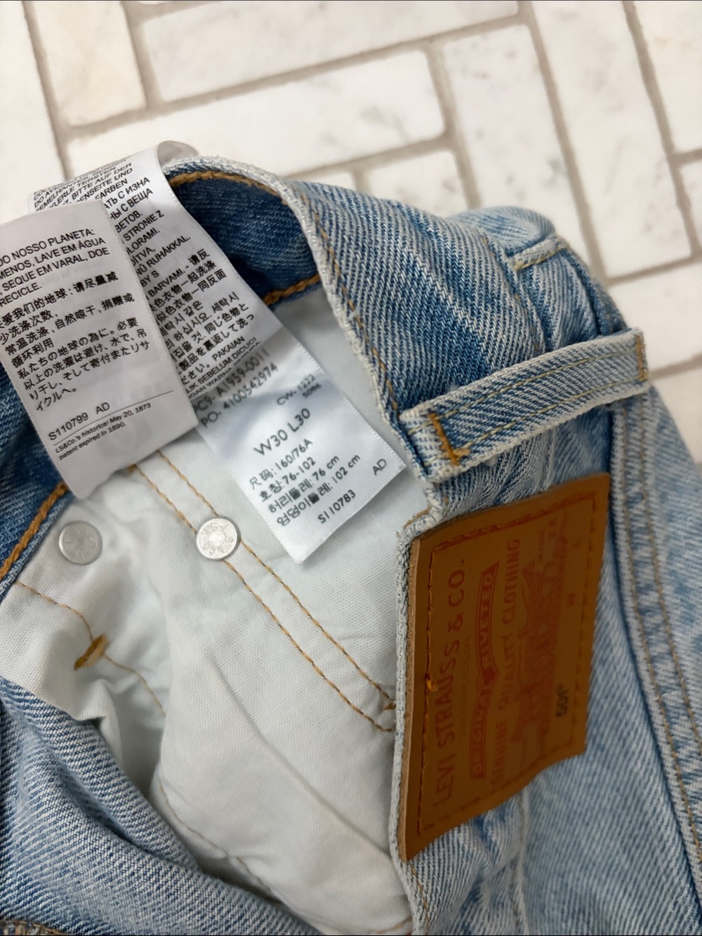 Levi’s 501 90s Light Blue Denim Jeans - Picture 2 of 2